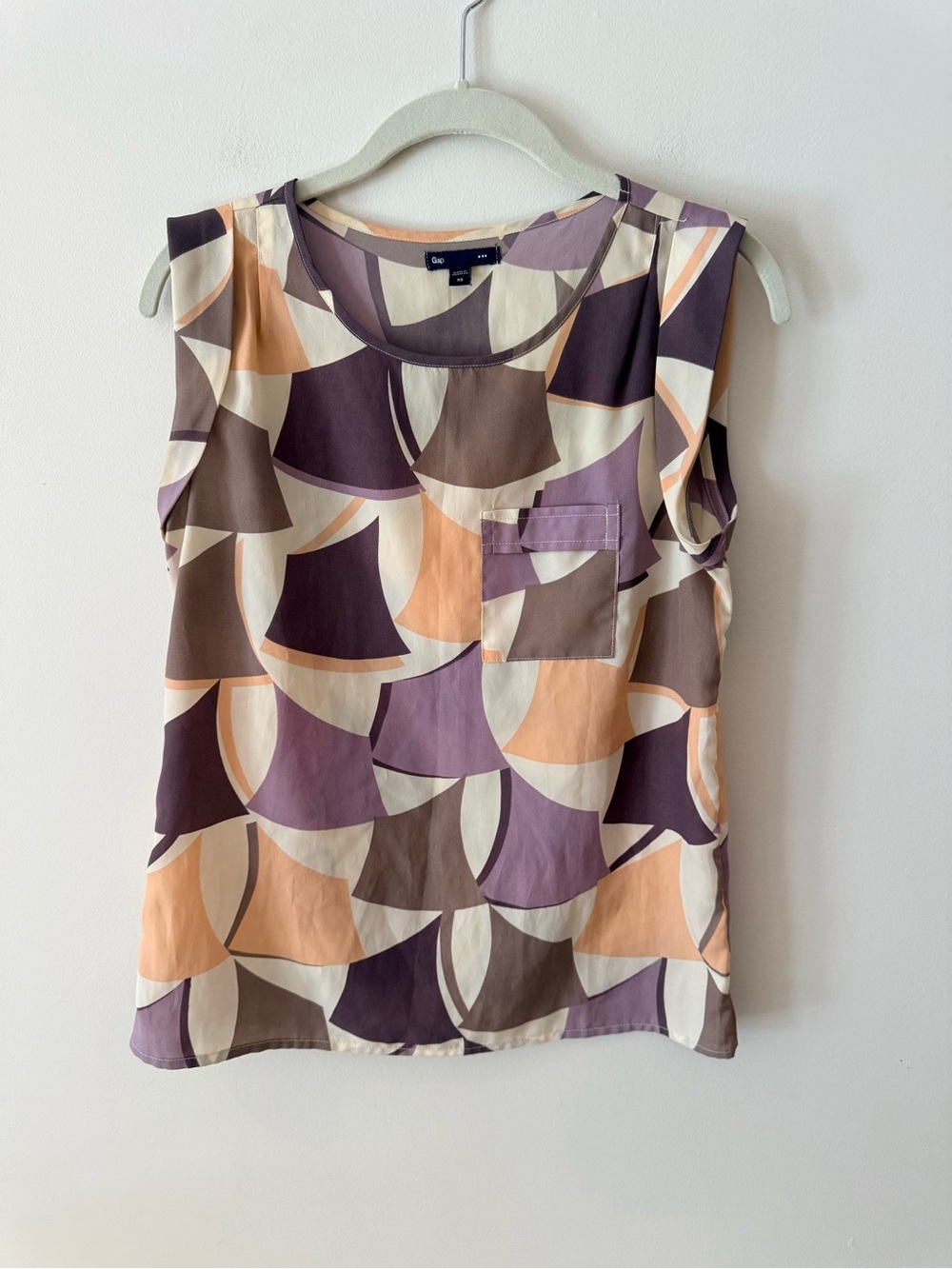 Sleeveless Geometric Print Top in Purple and Peach. Gap. XS.